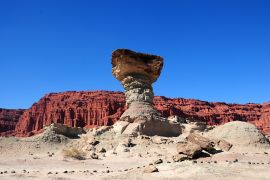 Lais Puzzle - Blick auf die Formation El Hongo im Ischigualasto Provincial Park oder Valle de la Luna, San Juan, Argentinien. - 2.000 Teile