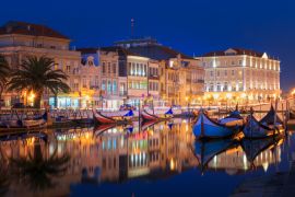 Lais Puzzle - Die Stadt Aveiro im Norden Portugals bei Nacht - 2.000 Teile