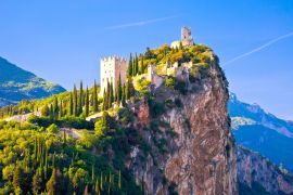 Lais Puzzle - Arco-Burg auf hohem Felsen - 2.000 Teile