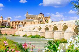 Lais Puzzle - Cordoba, Spanien. Die römische Brücke und Moschee (Kathedrale) am Fluss Guadalquivir. - 2.000 Teile