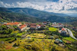Lais Puzzle - Ländliche Landschaften in den Ausläufern der Serra da Estrella. Landkreis Guarda. Portugal - 2.000 Teile