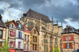 Lais Puzzle - Traditionelle Häuser in Troyes, Frankreich - 2.000 Teile