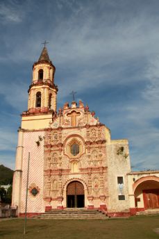 Lais Puzzle - Synkretistische Kirche in Landa, Queretaro, Mexiko - 2.000 Teile
