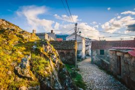 Lais Puzzle - Folgosinho ist ein mittelalterliches traditionelles Dorf in den Ausläufern der Serra da Estrela. Gouveia, Portugal - 2.000 Teile