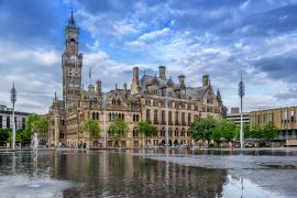 Lais Puzzle - Rathaus von Bradford im Stadtpark in West Yorkshire, England - 2.000 Teile