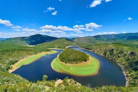 Lais Puzzle - Melero schlängelt sich vom Mirador de la Antigua, Riomalo de Abajo, Las Hurdes, Caceres, Extremadura, Spanien - 2.000 Teile