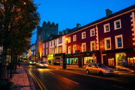 Lais Puzzle - Hauptstraße von Cashel, Irland bei Nacht - 2.000 Teile