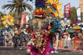 Lais Puzzle - Tobas-Tänzer in traditioneller Andenkostüm beim jährlichen Karneval Andino con la Fuerza del Sol in Arica, Chile. - 2.000 Teile