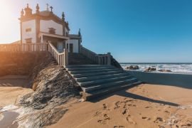 Lais Puzzle - Kapelle Senhor da Pedra am Miramar-Strand (Miramar Beach), Vila Nova de Gaia, Portugal - 2.000 Teile