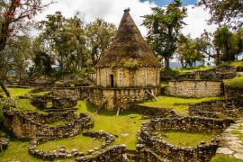 Lais Puzzle - Berühmte Ansicht der verlorenen Stadt Kuelap, Peru - 2.000 Teile