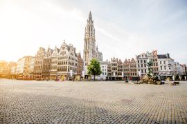 Lais Puzzle - Morgenblick auf den Grote Markt mit schönen Gebäuden und Kirchturm in Antwerpen, Belgien - 2.000 Teile