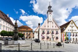 Lais Puzzle - Rathaus und Marktplatz in Gredingen Bayern - 2.000 Teile