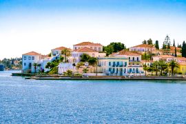 Lais Puzzle - Gebäude der Insel Spetses im Saronischen Golf in der Nähe von Athen. Ideales Reiseziel für ruhige Ferien. Griechenland - 2.000 Teile
