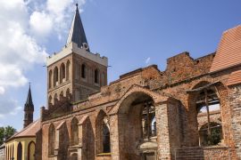 Lais Puzzle - Blick auf die mittelalterliche Kirche von Lieberose - 2.000 Teile