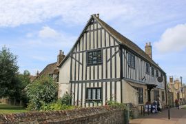 Lais Puzzle - Schwarzes und weißes Haus, Ely, England - 2.000 Teile