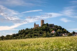 Lais Puzzle - Burg Gleiberg mit Sommerwiese - 2.000 Teile