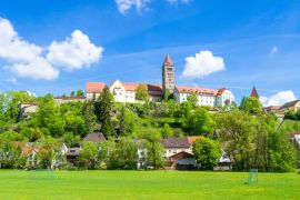 Lais Puzzle - Panorama zeigt den Ort Kastl im Lauterachtal - 2.000 Teile
