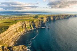 Lais Puzzle - Luftaufnahme aus der Vogelperspektive von den weltberühmten Cliffs of Moher in der Grafschaft Clare, Irland. Scenic Irish ländlichen Landschaft Natur entlang der wilden atlantischen Weg - 2.000 Teile