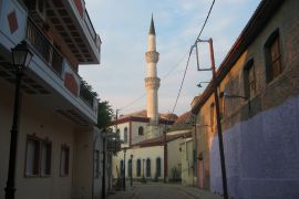 Lais Puzzle - Traditionelle Straße in Komotini, Thrakien, Griechenland - 2.000 Teile