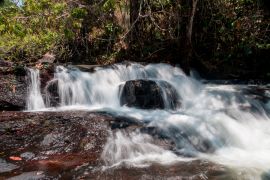 Lais Puzzle - Indaia-Wasserfälle, auch bekannt als Chachoeiro Indaia, im Herzen der Savannen im Bundesstaat Goias, Brasilien - 2.000 Teile