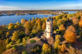 Lais Puzzle - Ansicht des Flatow-Turmparks Babelsberg mit Glienicker Brücke in Potsdam, Deutschland - 2.000 Teile