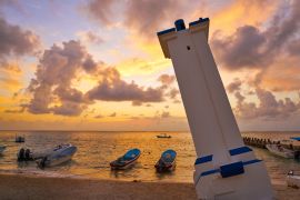 Lais Puzzle - Puerto Morelos Sonnenaufgang Leuchtturm Riviera Maya, Mexiko - 2.000 Teile