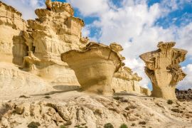 Lais Puzzle - Blick auf die Felsformationen Erosionen von Bolnuevo, Murcia, Spanien - 2.000 Teile