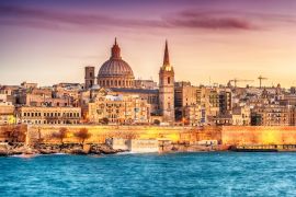 Lais Puzzle - Valletta, Malta: Skyline vom Marsans Harbour bei Sonnenuntergang. Die Kathedrale - 2.000 Teile