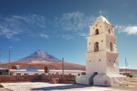 Lais Puzzle - Turm der Kirche von Cariquima, nahe Colchane, in der Tarapaca-Region, in den Ausläufern des Cariquima-Berges, Chile - 2.000 Teile