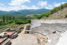 Lais Puzzle - Das antike Theater zwischen den römischen Ruinen von Heraclea Lyncestis in Bitola, Republik Nordmazedonien - 2.000 Teile