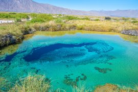 Lais Puzzle - Farbenfrohe Poza azul in Cuatrocienegas, Coahuila, Mexiko - 2.000 Teile