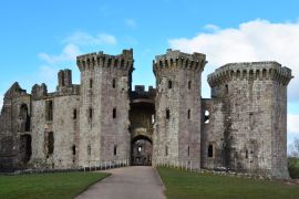Lais Puzzle - Schloss Raglan in Monmouthshire Wales mit seinen imposanten Türmen - 2.000 Teile