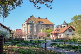 Lais Puzzle - Frühling im ikonischen Park Tradgardsforeningen. Dies ist ein historischer Park in Linkoping, der berühmten Universitätsstadt in Schweden - 2.000 Teile