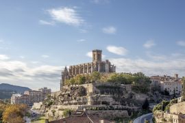Lais Puzzle - Manresa mit Kathedrale oder La Seu im Zentrum, Katalonien, Spanien - 2.000 Teile
