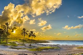 Lais Puzzle - Anakena Strand mit seinem Ahu Nau Nau Moais, einem der schönsten Orte auf der Osterinsel und seiner Rapa Nui Kultur - 2.000 Teile