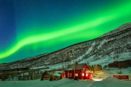 Lais Puzzle - Nordlicht über Dorf in Norwegen - 2.000 Teile