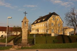 Lais Puzzle - Das Gemeindeamt im Zentrum von Pfarrkirchen bei Bad Hall - 2.000 Teile