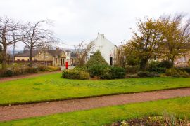Lais Puzzle - Park im Zentrum des kleinen Dorfes Banton in North Lanarkshire, Schottland - 2.000 Teile