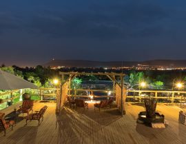 Lais Puzzle - Hölzerne Veranda mit Blick auf den Lubango-See und die Berge. Nachtaufnahme. Angola - 40, 100, 200, 500, 1.000 & 2.000 Teile