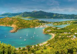 Lais Puzzle - Ein Panoramablick vom Aussichtspunkt Shirley Heights in Richtung English Harbour an der Küste Antiguas - 1.000 Teile