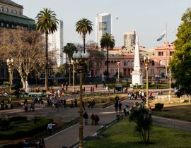 Lais Puzzle - Panoramablick auf die Plaza de Mayo, im Hintergrund die Casa Rosada - Buenos Aires, Argentinien - 40, 100, 200, 500, 1.000 & 2.000 Teile