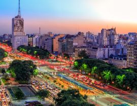 Lais Puzzle - Luftaufnahme von Buenos Aires, in der Dämmerung, entlang der Avenue du 9. Juli - 40, 100, 200, 500, 1.000 & 2.000 Teile