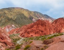 Lais Puzzle - Panoramafoto von den farbigen Hügeln und Bergen im Dorf Purmamarca, Jujuy, Argentinien. Landschaft - 40, 100, 200, 500, 1.000 & 2.000 Teile