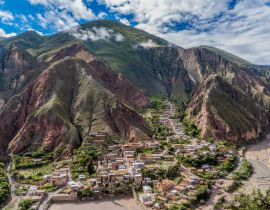 Lais Puzzle - Argentinien, das Dorf Iruya, Blick auf die Berglandschaft und das Dorf - 40, 100, 200, 500, 1.000 & 2.000 Teile