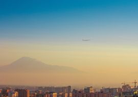 Lais Puzzle - Hochformatige Aufnahme eines Stadtbilds von Eriwan, Armenien, mit dem Berg Ararat - 1.000 Teile