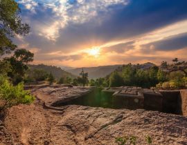 Lais Puzzle - Sonnenuntergang an der in Fels gehauenen Kirche des Heiligen Georg in Lalibela, Äthiopien - 40, 100, 200, 500, 1.000 & 2.000 Teile
