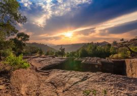 Lais Puzzle - Sonnenuntergang an der in Fels gehauenen Kirche des Heiligen Georg in Lalibela, Äthiopien - 1.000 Teile