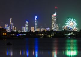Lais Puzzle - Feuerwerk in moderner Stadt - Gold Coast Australien - 1.000 Teile