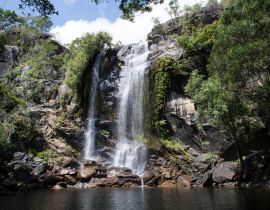 Lais Puzzle - Cascada grande con abundante agua en el medio de una foresta. Cooktown, Queensland, Australien - 40, 100, 200, 500, 1.000 & 2.000 Teile