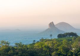 Lais Puzzle - Mount Coonowrin in den Glass House Mountains - 1.000 Teile